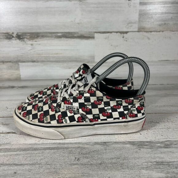 Vans Missy / Junior Doheny Cherry Checker Low Top Sneakers Black/White Size‎ 3 - Picture 2 of 9